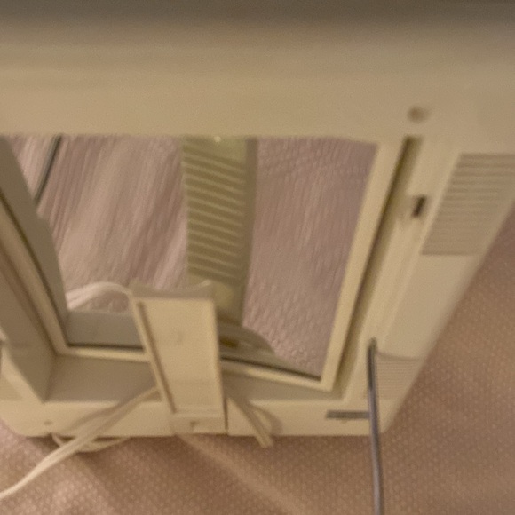 Conair magnification makeup mirror with lights - Picture 3 of 4